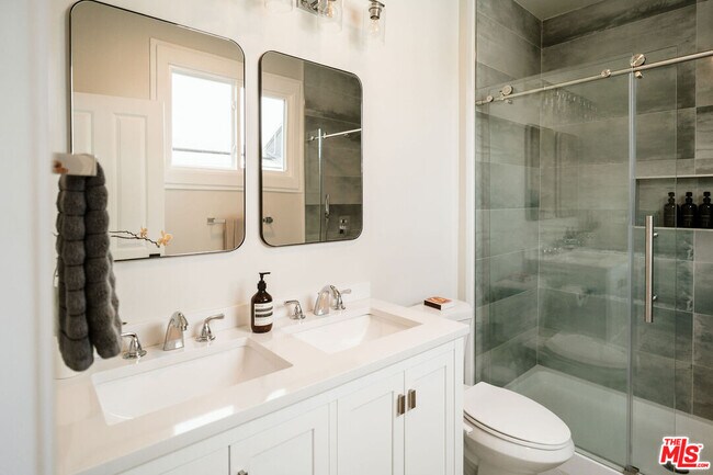 Building Photo - 2786 Bush St