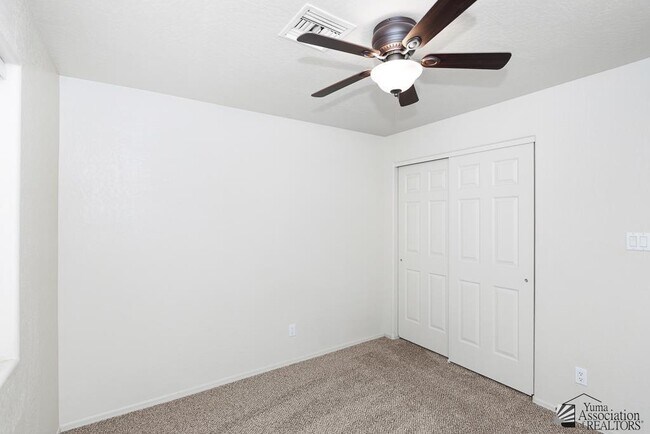 Building Photo - 2637 S 37th Dr
