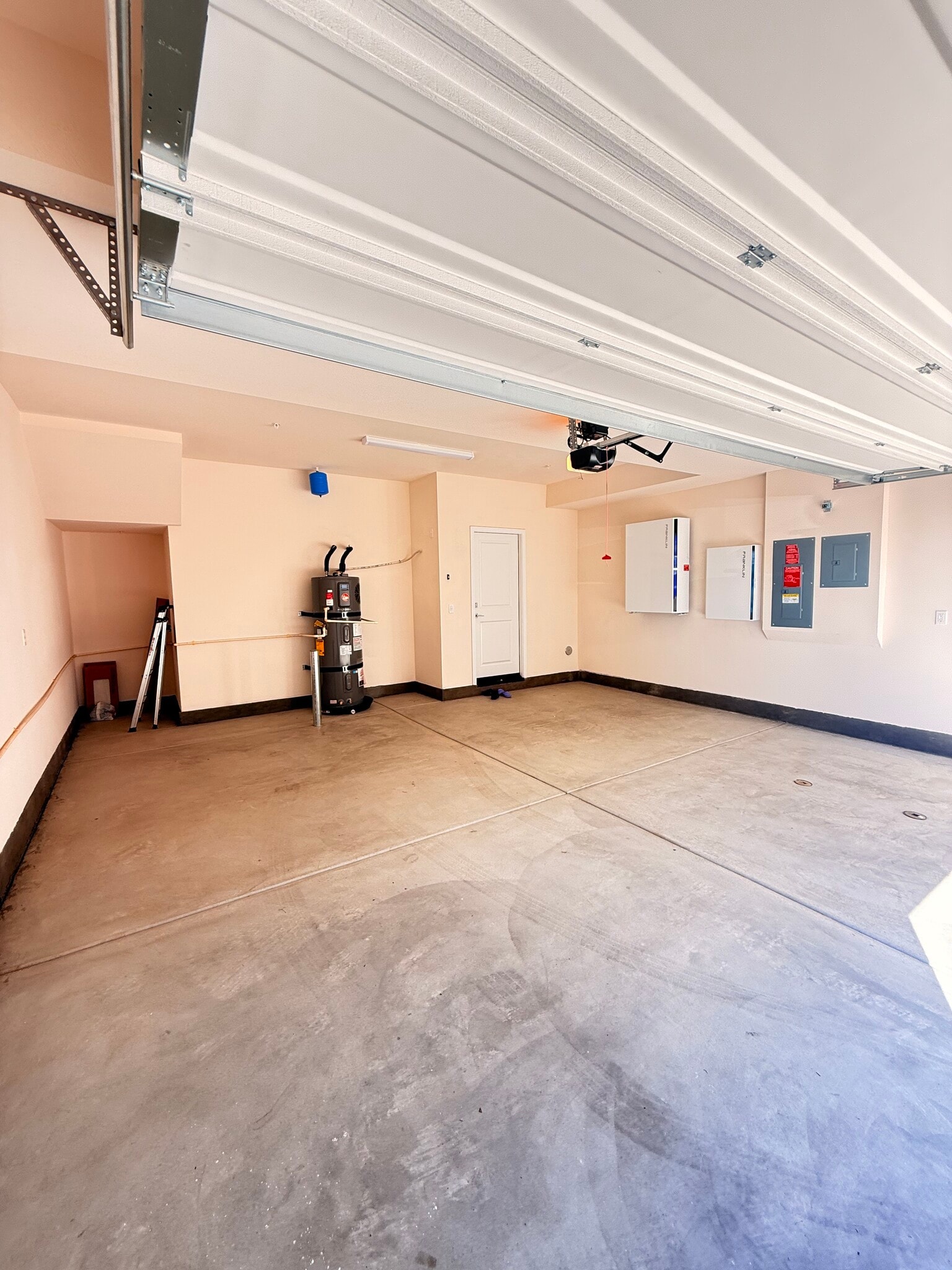 Building Photo - 2583 Cloudview Privado