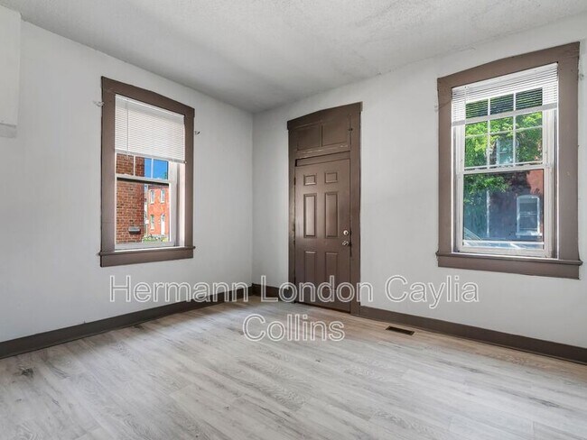Building Photo - 214-216 W Steins St