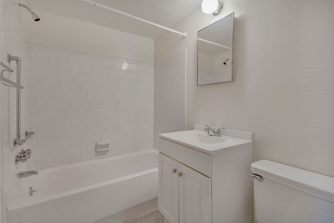 Building Photo - 511 1st St N