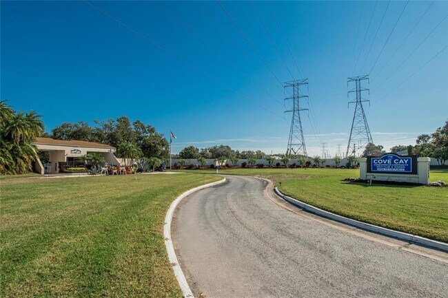 Building Photo - 2900 Cove Cay Dr