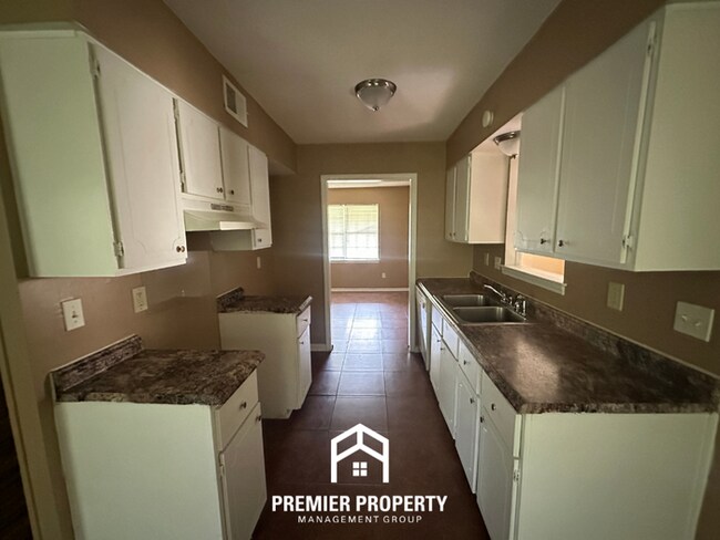 Building Photo - Move-In Ready 4BR Home in 38134 - Airy Living Spaces & Private Backyard