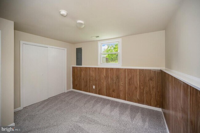 Building Photo - 2111 Mills Dr
