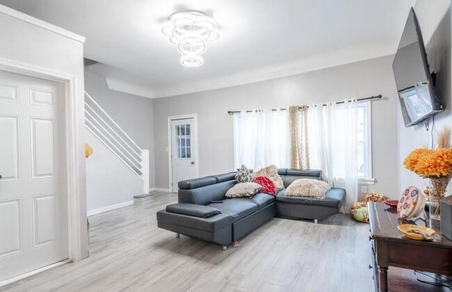 Building Photo - 1230 Vine St