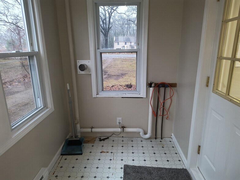 Building Photo - 746 S Wolf Lake Rd
