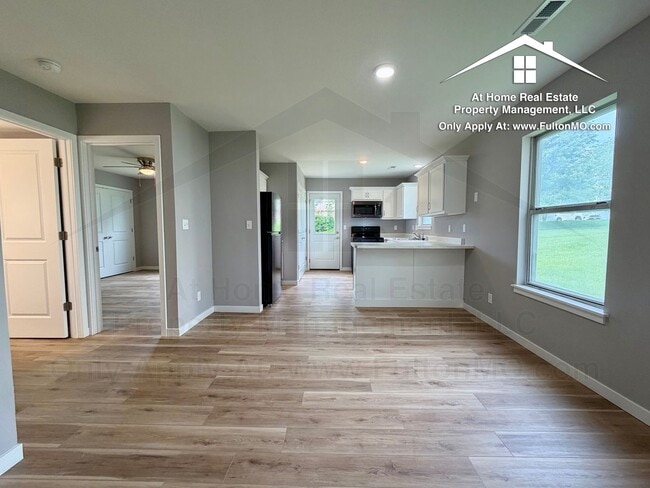 Building Photo - 2717 Mayflower Dr