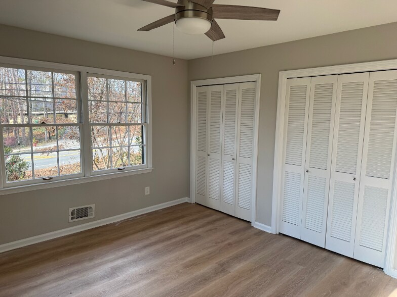 Building Photo - 865 Spalding Dr