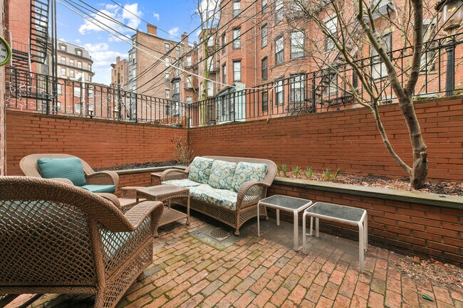 Building Photo - 434 Marlborough St