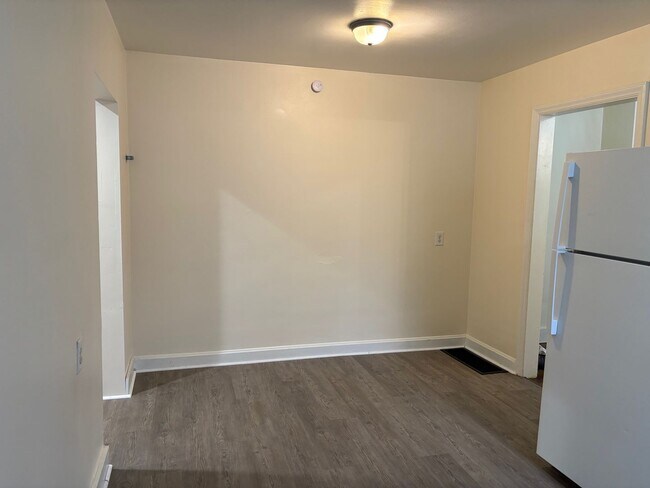 Building Photo - 1916