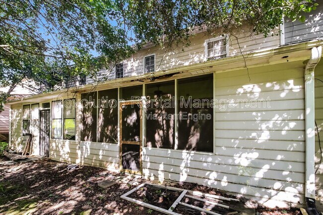 Building Photo - 2140 Kings Gate Cir