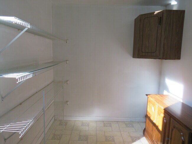 Building Photo - 2002 Cottage Ave