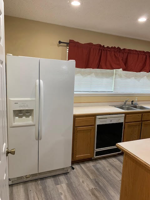 Building Photo - 556 Aila St