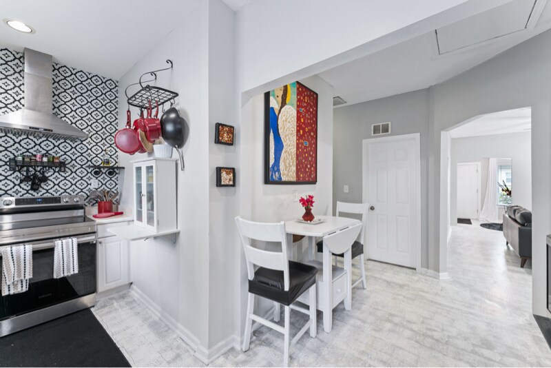 Building Photo - 914 8th St N