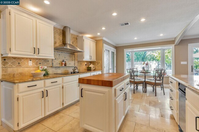 Building Photo - 668 Sun Tree Ct