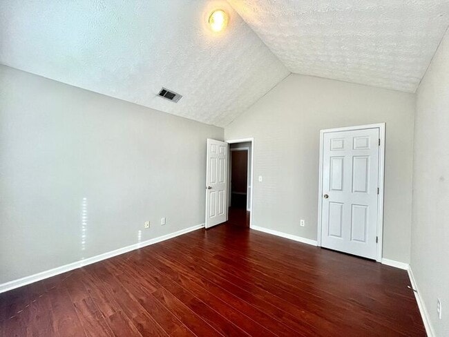 Building Photo - 1410 Highland Farm Dr