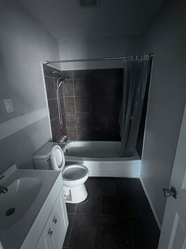 Building Photo - 1302 Shore Acres Dr