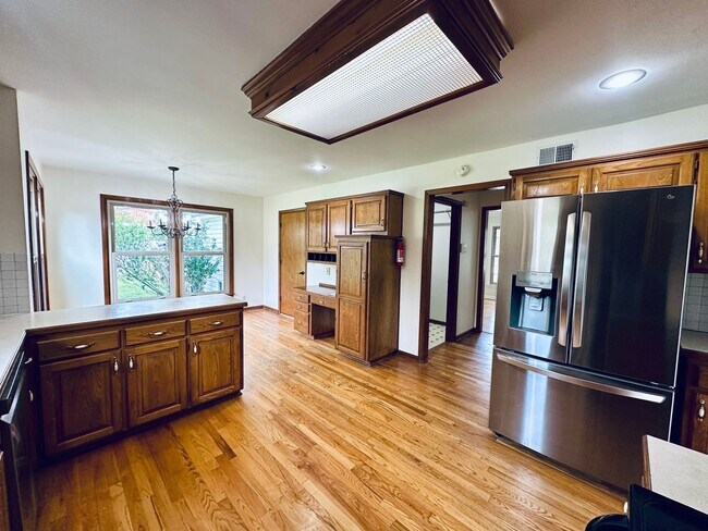 Building Photo - {15031} Charming Two Story Home + Huge, Fenced Yard + Cul de Sac