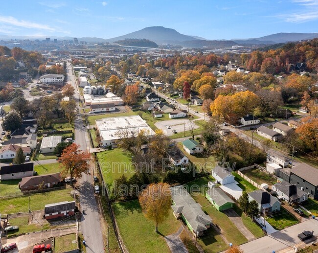 Building Photo - 24 Sawyer St