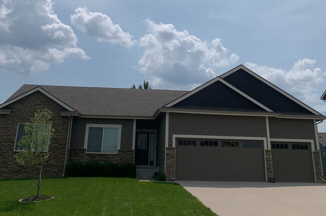 Building Photo - 16008 Springbrook Trl