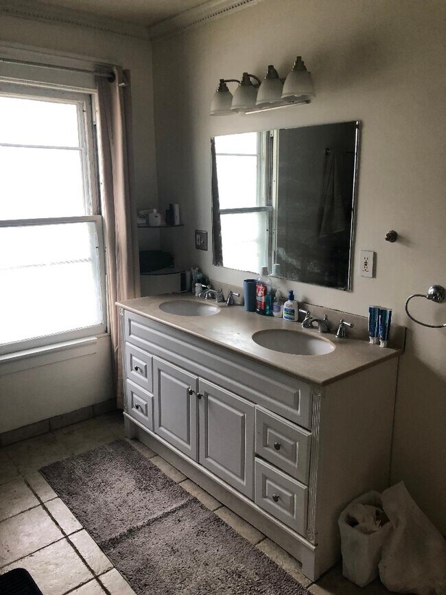 Building Photo - 116 Mitchell St