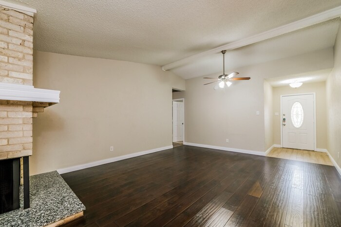 Building Photo - 305 Pebblebrook St