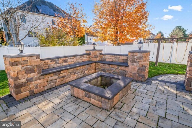 Building Photo - 109 Holly Dr