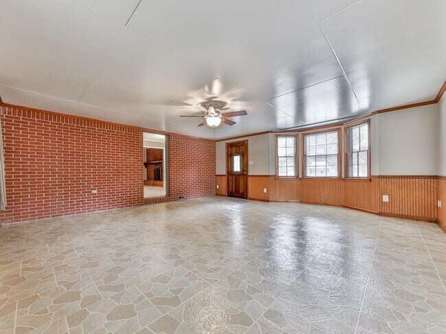 Building Photo - 5480 Burgess Dr