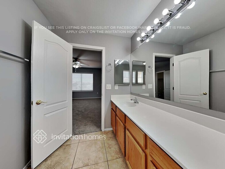 Building Photo - 10638 E Olla Ave