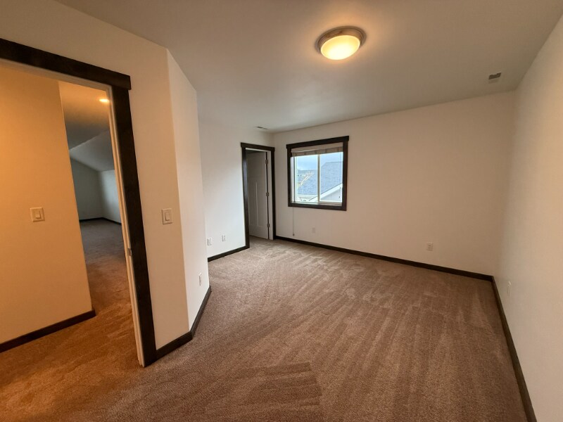 Building Photo - 240 Triple Creek Dr