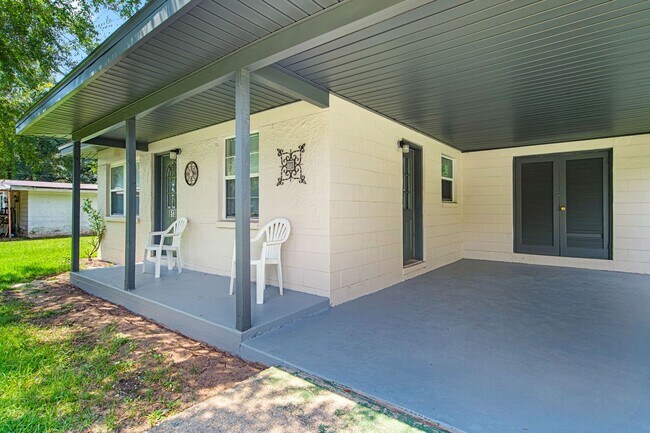 Building Photo - 613 Edgecliff Dr