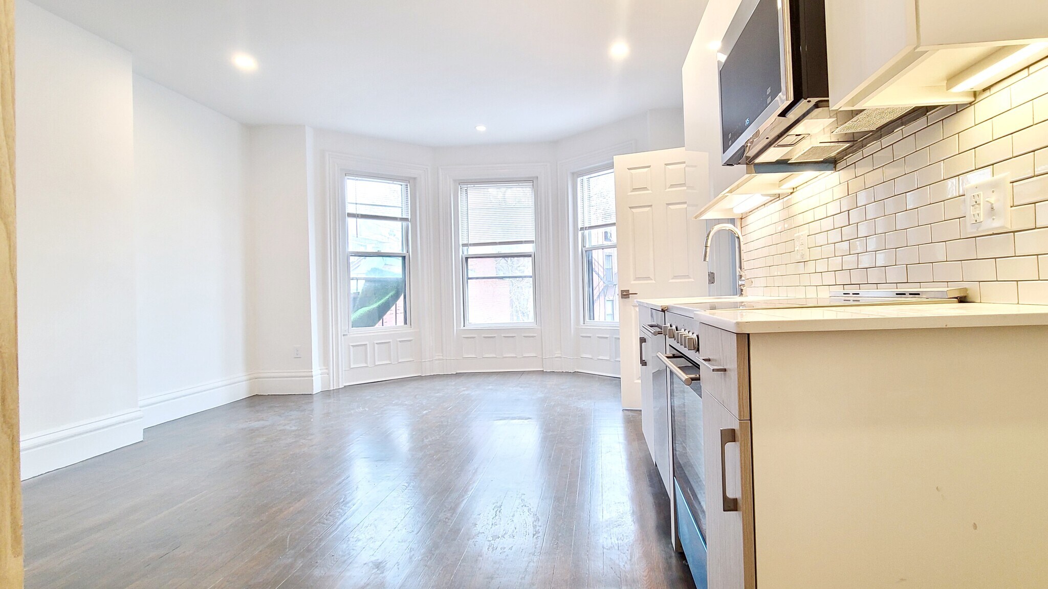 Building Photo - 255 Newbury St
