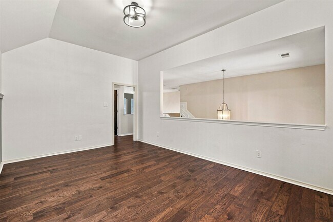 Building Photo - 5526 Walnut Glen Ln