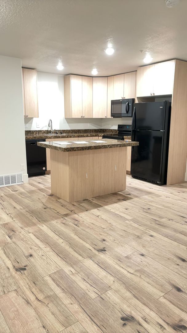 Primary Photo - 2 bedroom 2.5 bath townhome