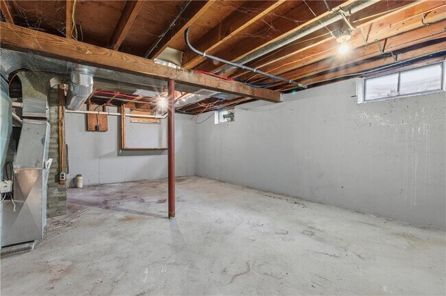 Building Photo - 244 Williams St