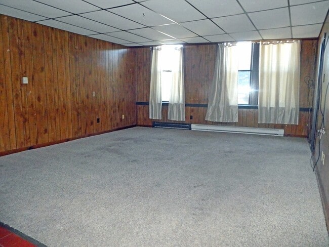 Building Photo - 13 N Main St