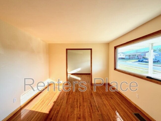 Building Photo - 4920 S Maybelle Ave