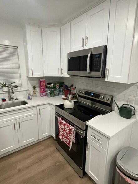 Building Photo - 13 Division St W