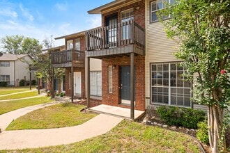 Building Photo - RIVER CROSSING TOWNHOME - 2BD -2.5BA - GREENBELT VIEW - WASHER/DRYER - RESERVED PARKING