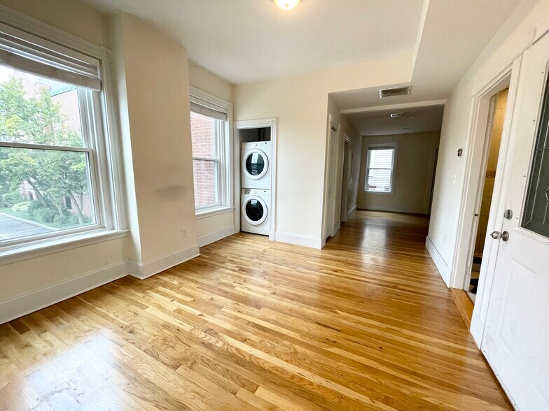 Building Photo - 149 L St