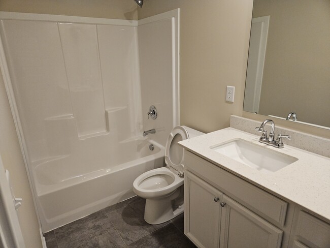 Building Photo - 2704 Grassy Br Dr