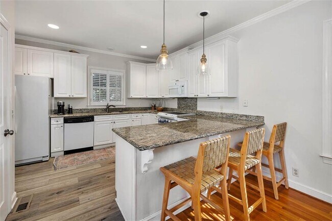 Building Photo - 122 Rosemont St