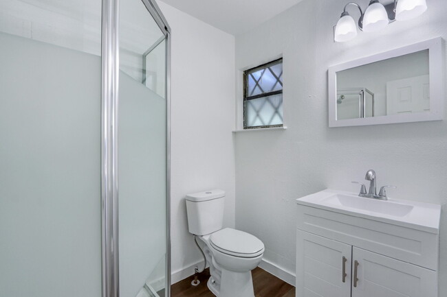 Building Photo - "Charming 3-Bedroom Sanctuary on Buckingha...