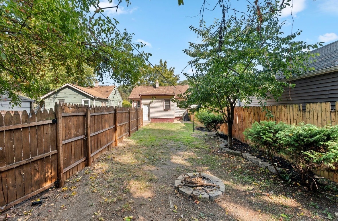 Building Photo - 243 Edgewood Pl