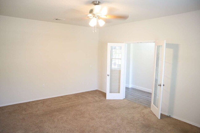Building Photo - "Charming 3-Bed, 2-Bath Oasis in Austin!!