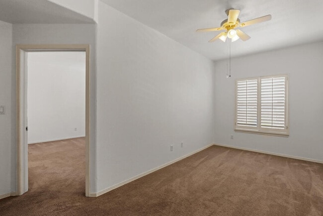 Building Photo - 561 Green Village Ct