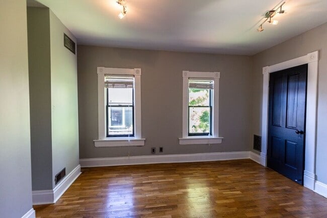Building Photo - 221-223 Thurman Avenue