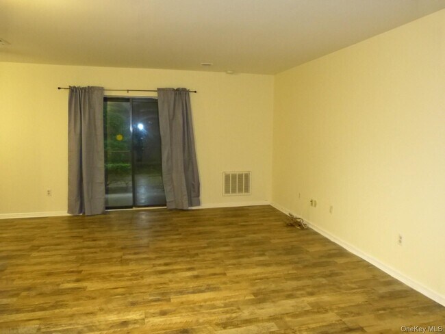 Building Photo - 715 Kennedy Dr