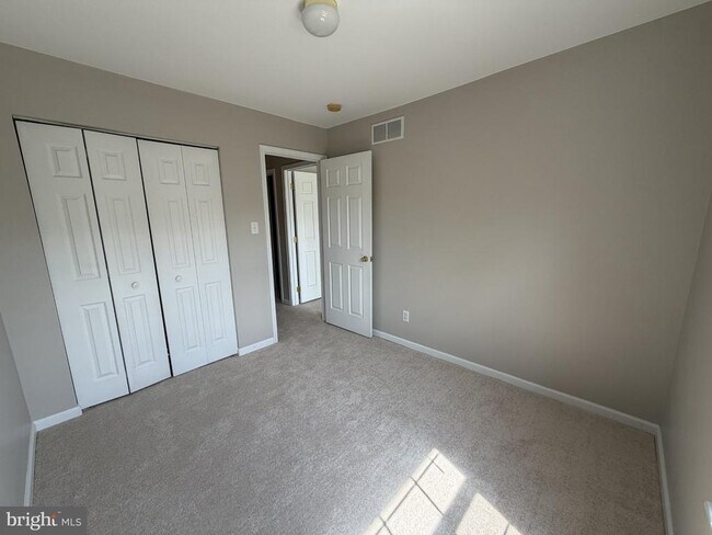 Building Photo - 278 Yorktown Ct