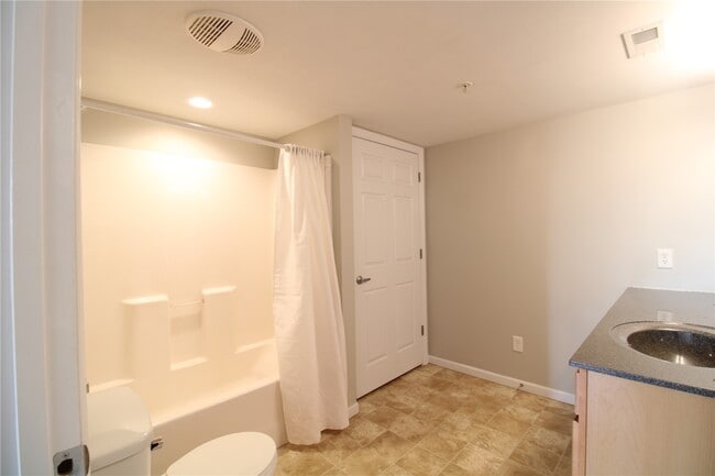 Building Photo - 5123 Welsh Dr